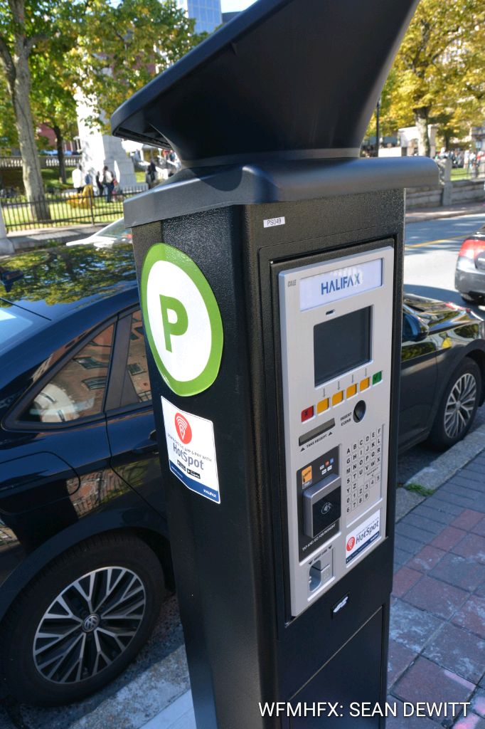Free 15-minute parking to facilitate curbside pickups and delivery