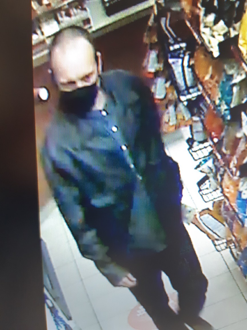Help RCMP identify two​ men who used stolen bank cards