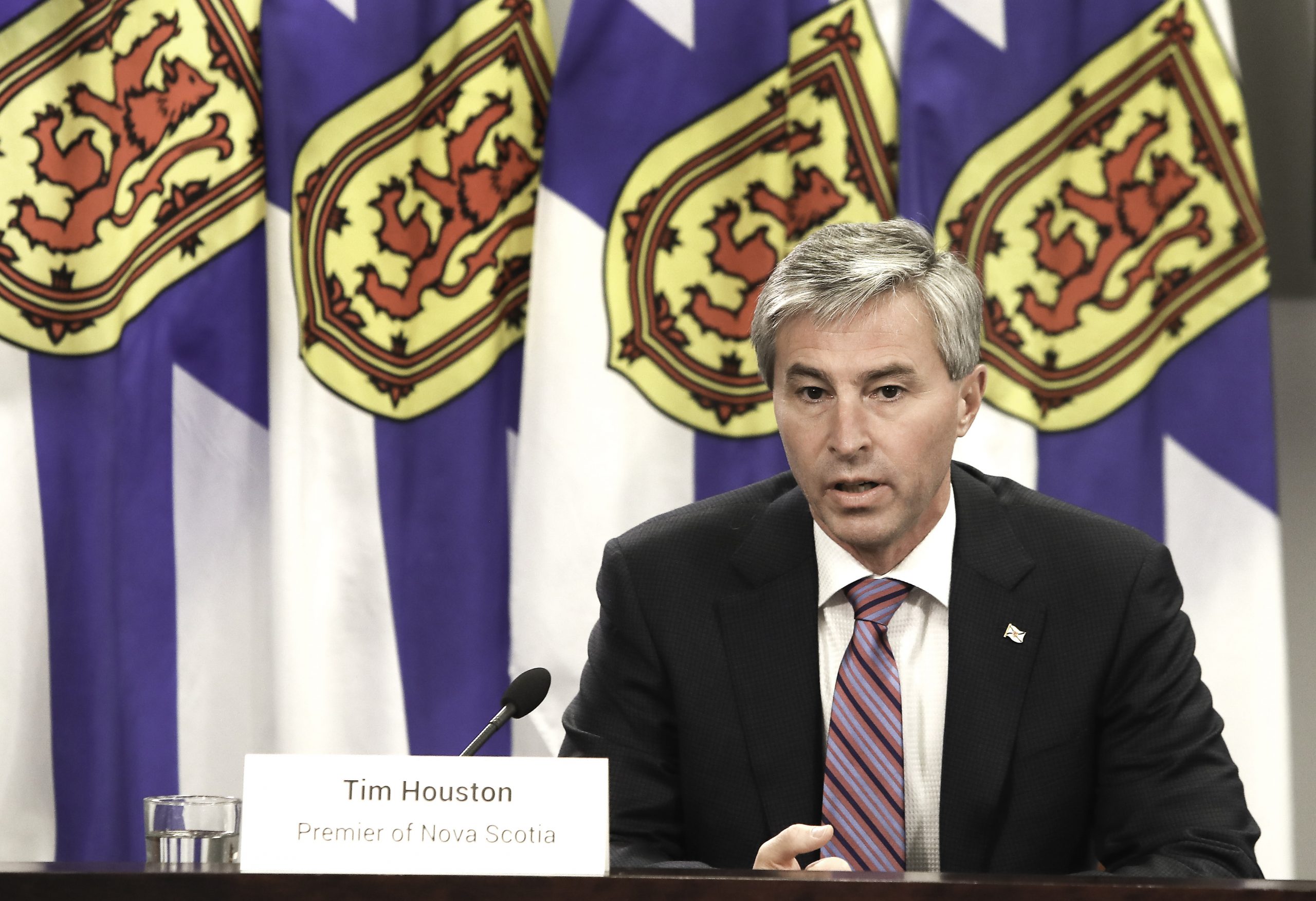 Province Accepts Minimum Wage Recommendations
