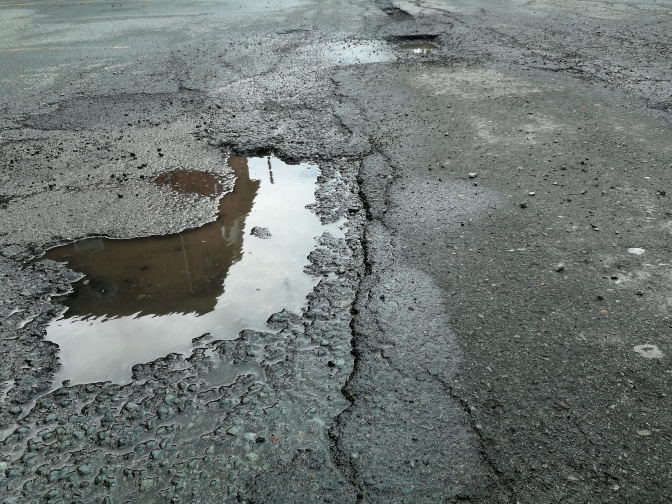 Report a pothole or sinkhole - priorities and timelines