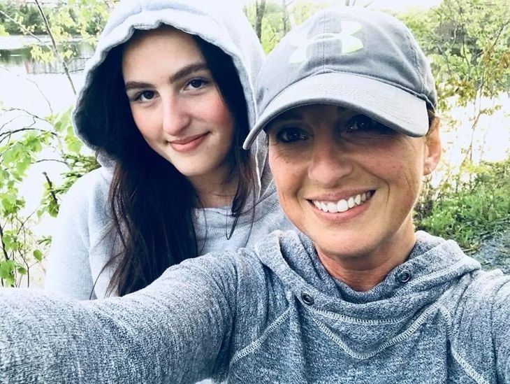 Mother / daughter raise funds for mental health 