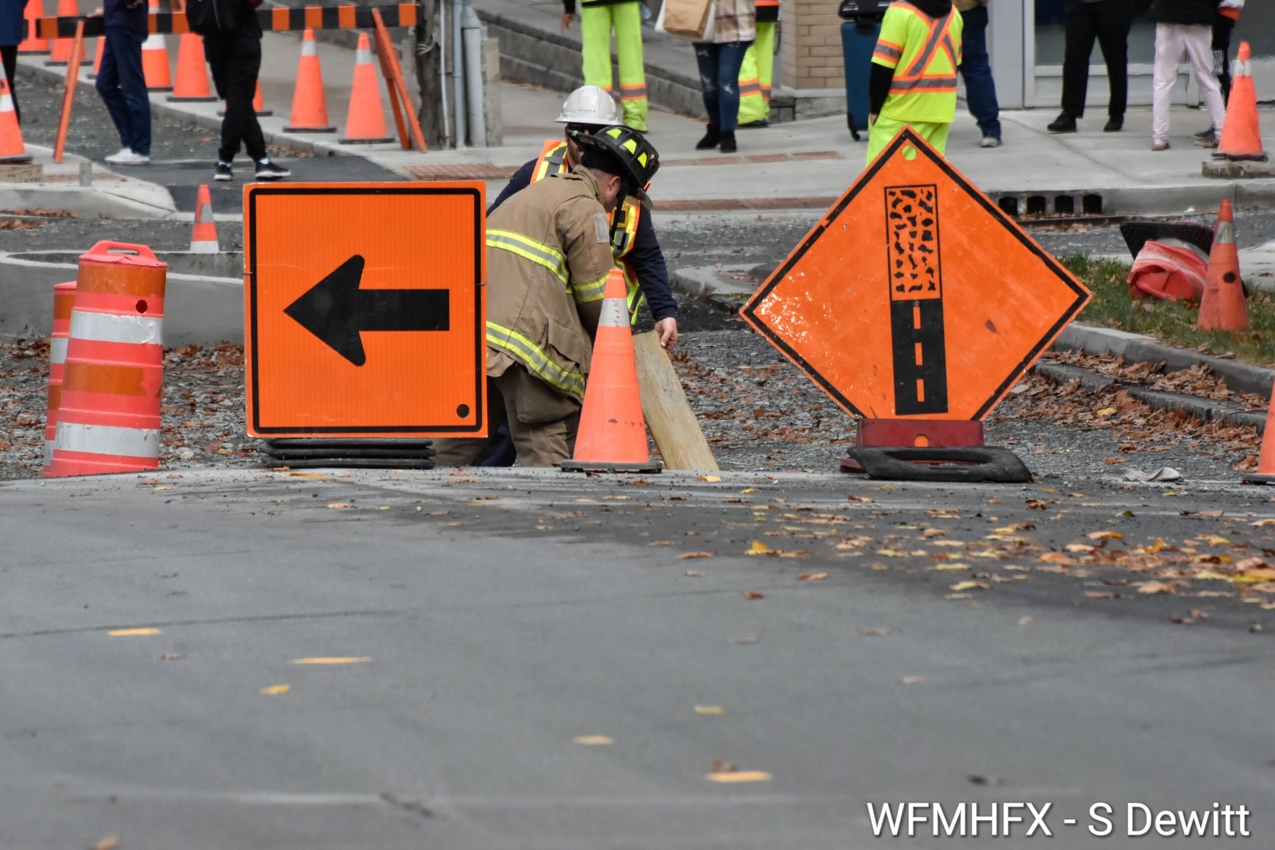 (Update) GAS LEAK IN THE AREA,LOOKING FOR EVERYONE TO CLOSE THEIR WINDOWS AND STAY OUT OF THE AREA
