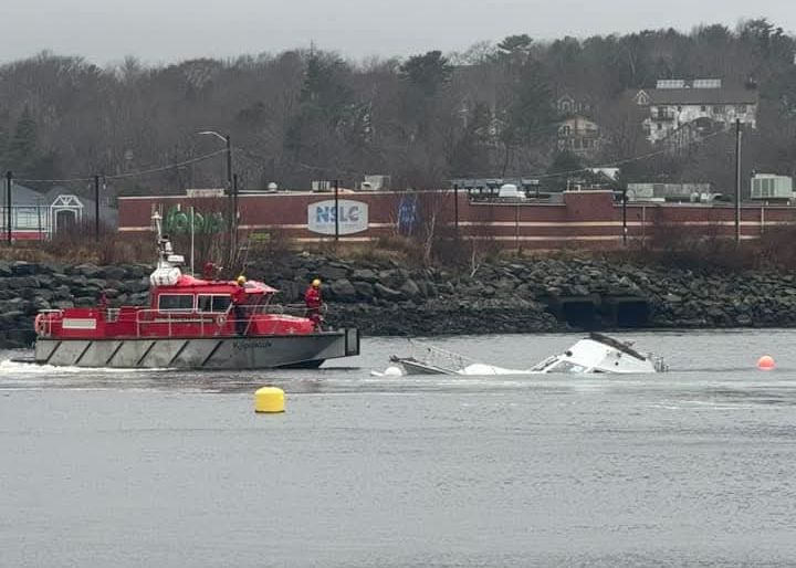 Boat sinks in Bedford basin