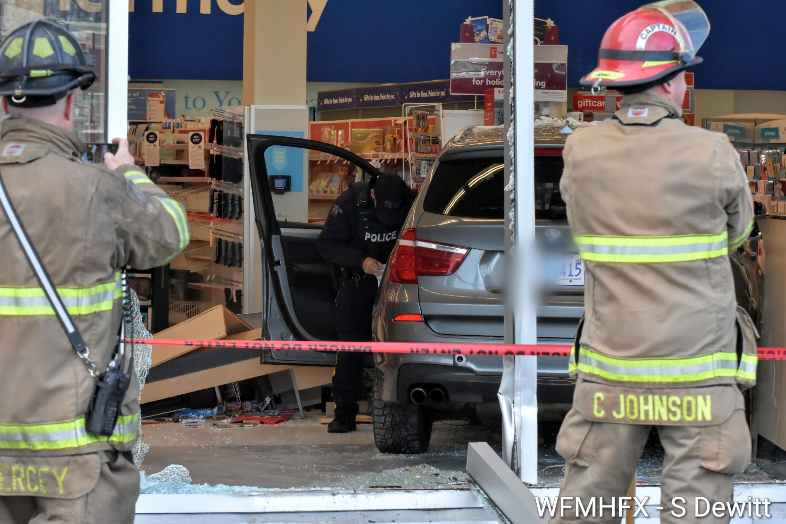 (Update) Car crashes into store in Sackville