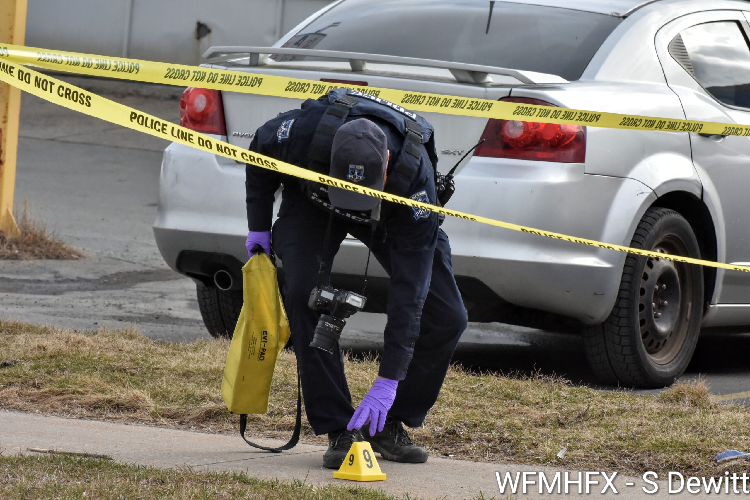 Police investigate stabbing in Dartmouth /Police investigate robbery in Halifax 
