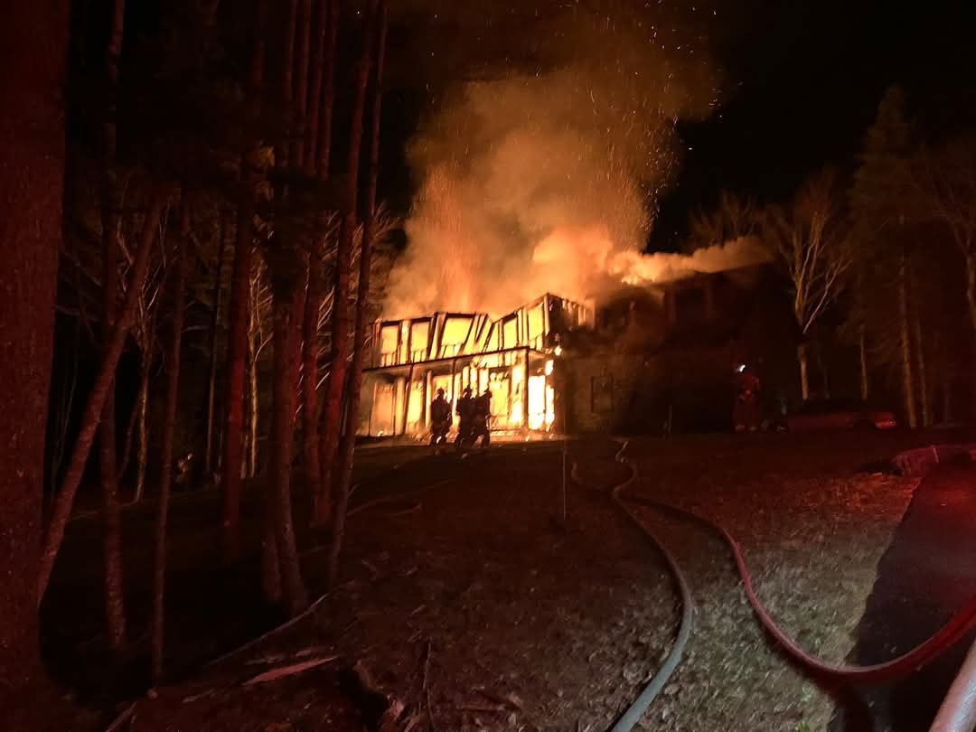 (Update) Late night fire at McCabe Lake Dr in Middle Sackville