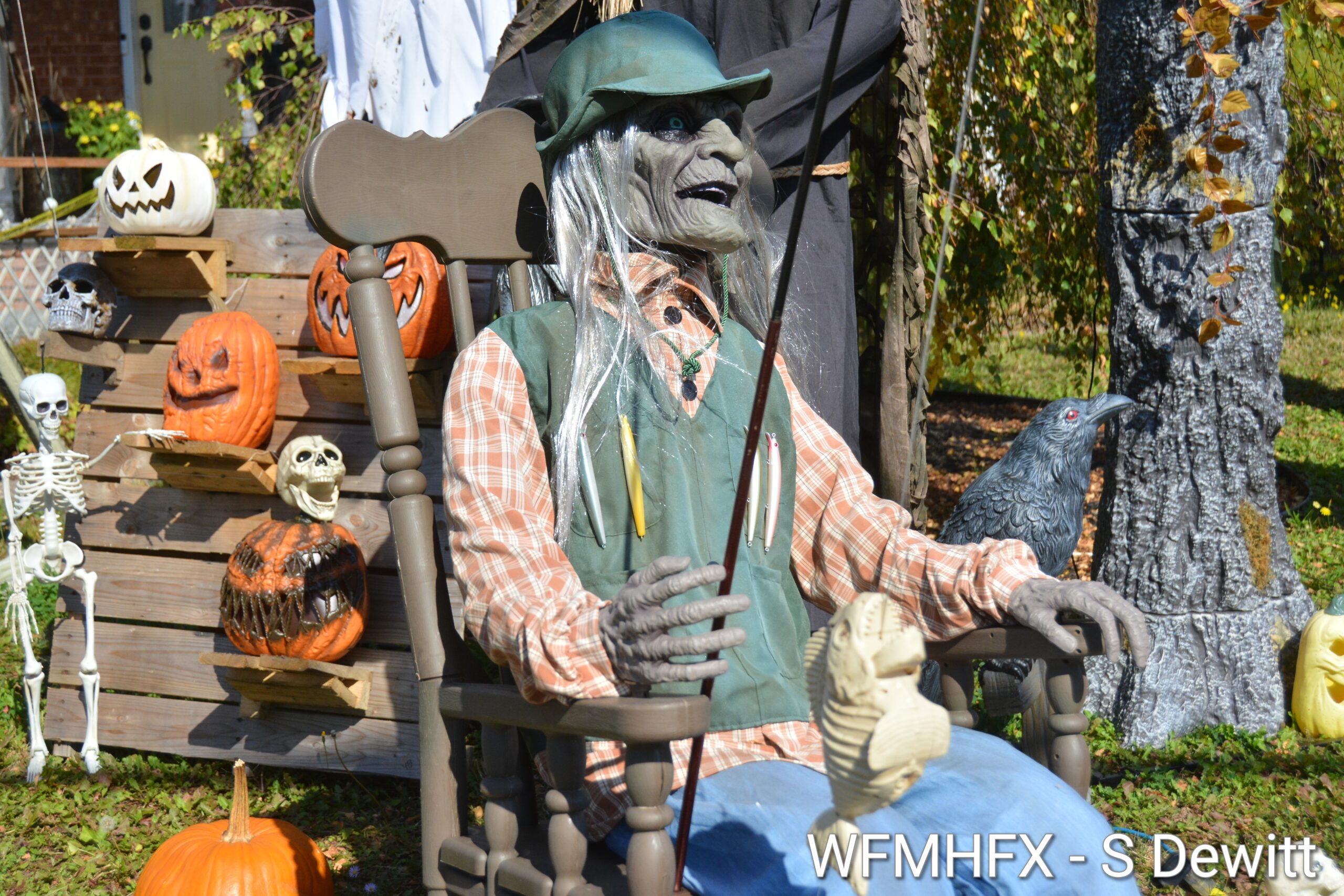 In photos - You'll be fishing for trouble if you let your guard down on Astral Dr!